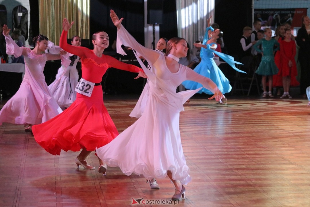 Turniej Tańca Towarzyskiego O Złotą Podwiązkę [4.10.2025] - zdjęcie #40 - eOstroleka.pl