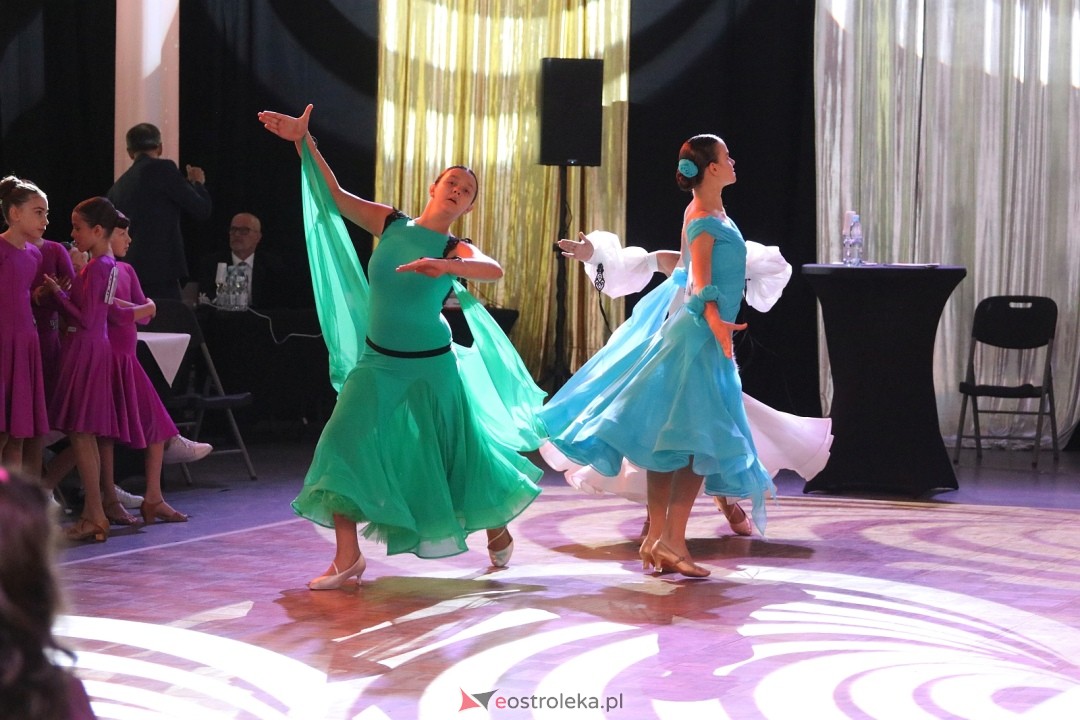Turniej Tańca Towarzyskiego O Złotą Podwiązkę [4.10.2025] - zdjęcie #33 - eOstroleka.pl