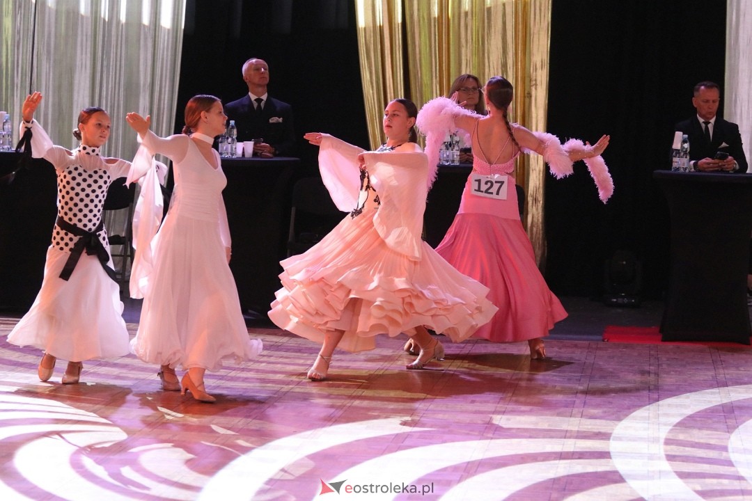 Turniej Tańca Towarzyskiego O Złotą Podwiązkę [4.10.2025] - zdjęcie #28 - eOstroleka.pl
