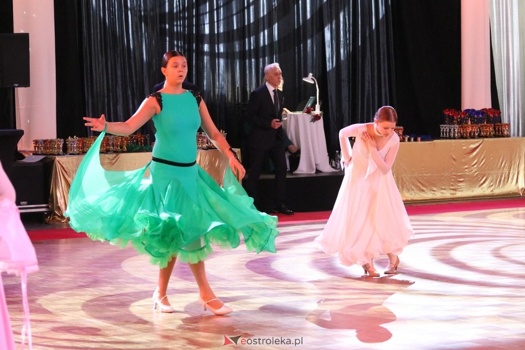 Turniej Tańca Towarzyskiego O Złotą Podwiązkę [4.10.2025] - zdjęcie #24 - eOstroleka.pl