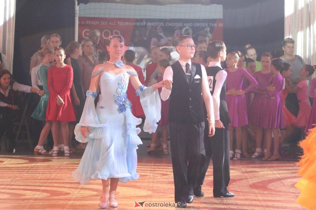 Turniej Tańca Towarzyskiego O Złotą Podwiązkę [4.10.2025] - zdjęcie #21 - eOstroleka.pl