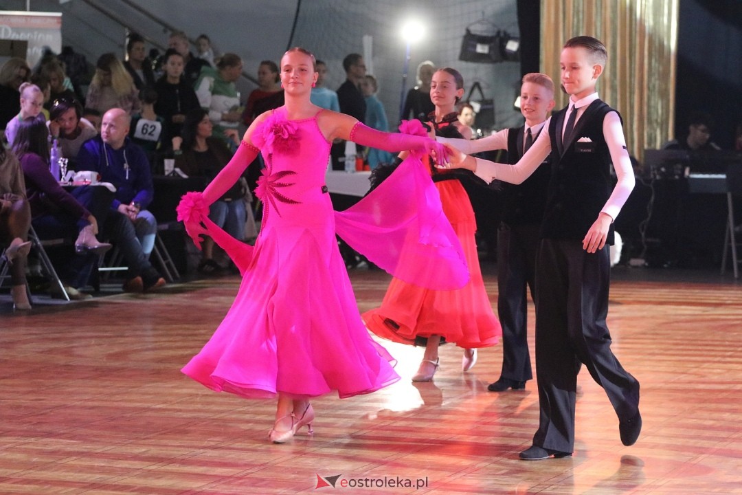 Turniej Tańca Towarzyskiego O Złotą Podwiązkę [4.10.2025] - zdjęcie #20 - eOstroleka.pl