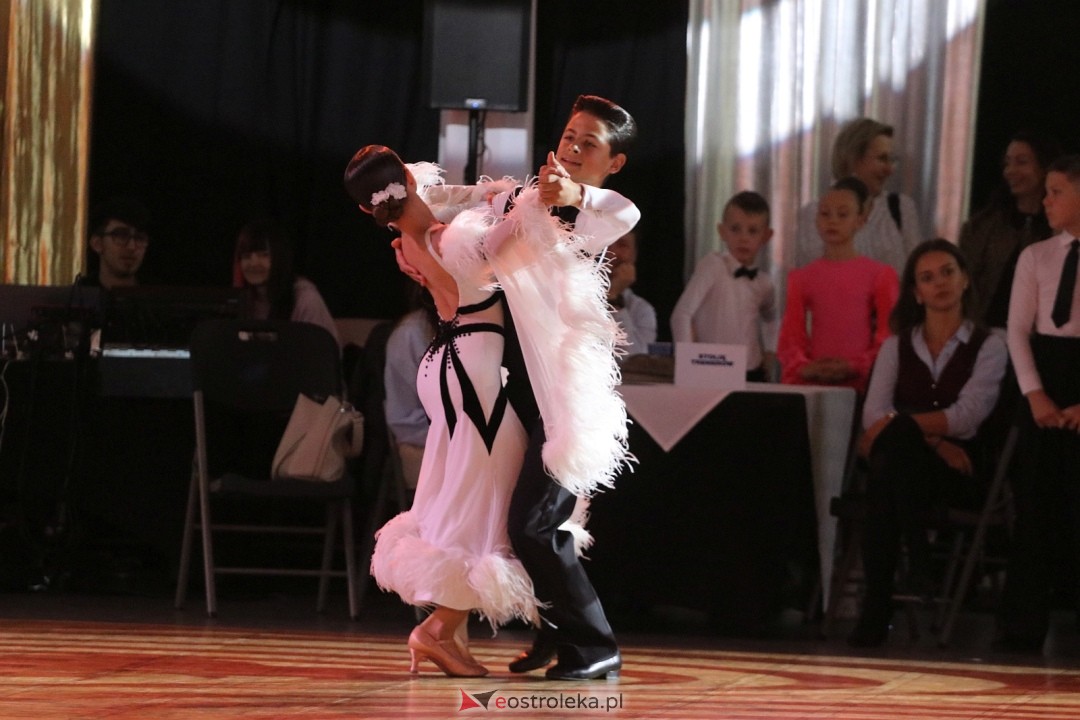 Turniej Tańca Towarzyskiego O Złotą Podwiązkę [4.10.2025] - zdjęcie #16 - eOstroleka.pl