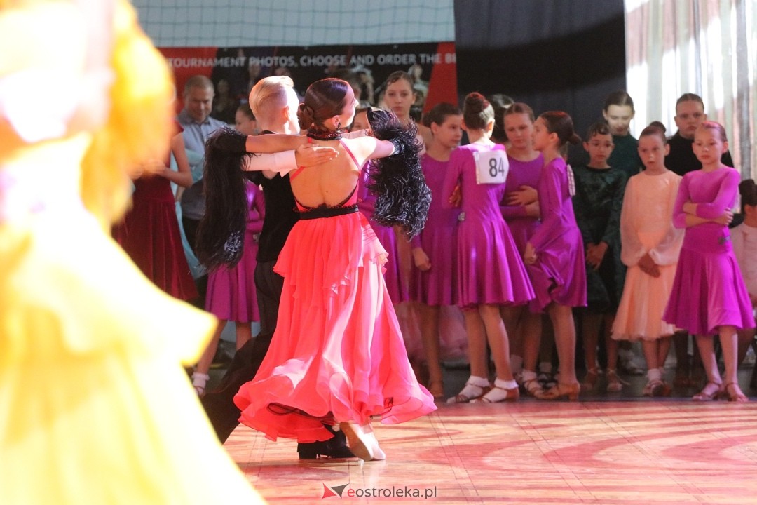 Turniej Tańca Towarzyskiego O Złotą Podwiązkę [4.10.2025] - zdjęcie #94 - eOstroleka.pl