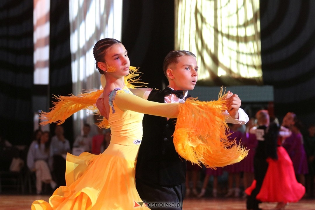 Turniej Tańca Towarzyskiego O Złotą Podwiązkę [4.10.2025] - zdjęcie #93 - eOstroleka.pl