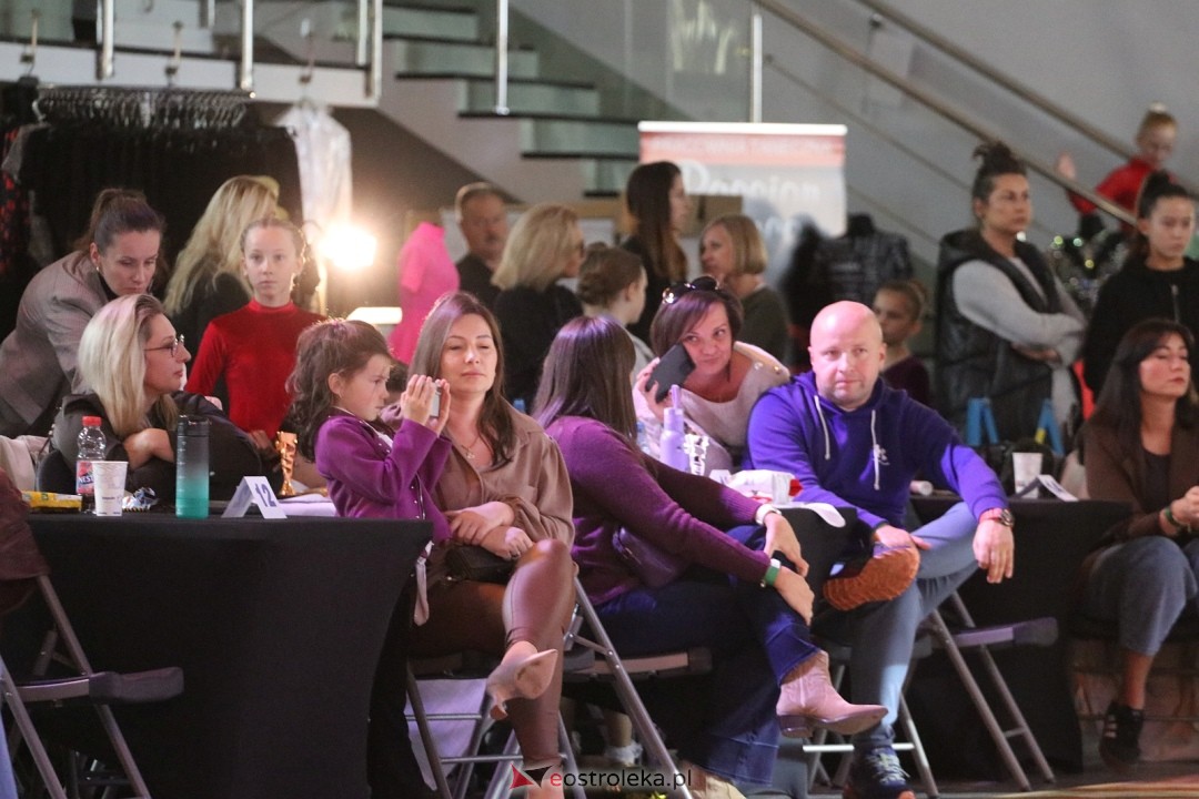 Turniej Tańca Towarzyskiego O Złotą Podwiązkę [4.10.2025] - zdjęcie #92 - eOstroleka.pl