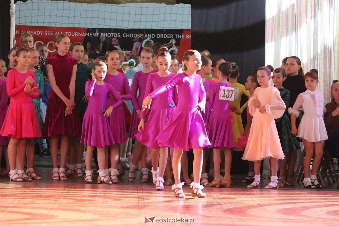 Turniej Tańca Towarzyskiego O Złotą Podwiązkę [4.10.2025] - zdjęcie #90 - eOstroleka.pl