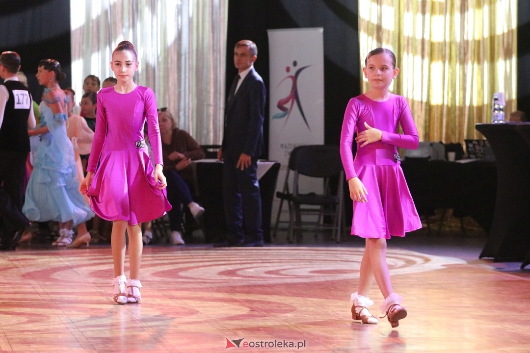 Turniej Tańca Towarzyskiego O Złotą Podwiązkę [4.10.2025] - zdjęcie #88 - eOstroleka.pl