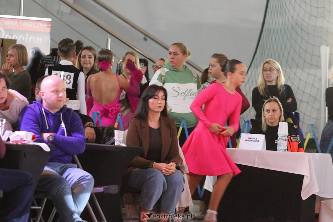 Turniej Tańca Towarzyskiego O Złotą Podwiązkę [4.10.2025] - zdjęcie #85 - eOstroleka.pl