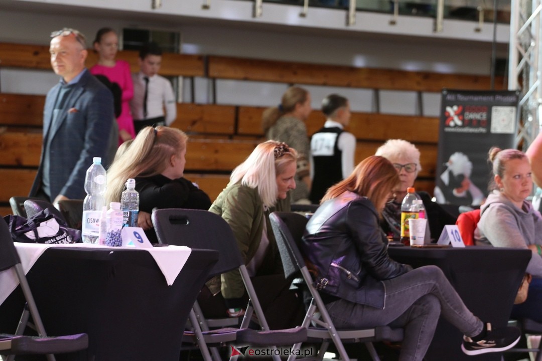 Turniej Tańca Towarzyskiego O Złotą Podwiązkę [4.10.2025] - zdjęcie #79 - eOstroleka.pl