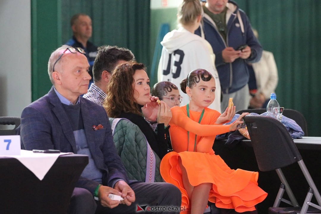 Turniej Tańca Towarzyskiego O Złotą Podwiązkę [4.10.2025] - zdjęcie #75 - eOstroleka.pl