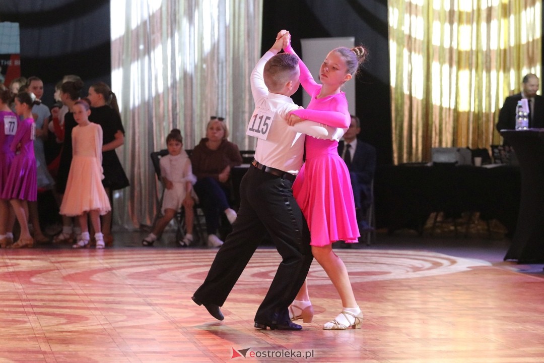 Turniej Tańca Towarzyskiego O Złotą Podwiązkę [4.10.2025] - zdjęcie #64 - eOstroleka.pl
