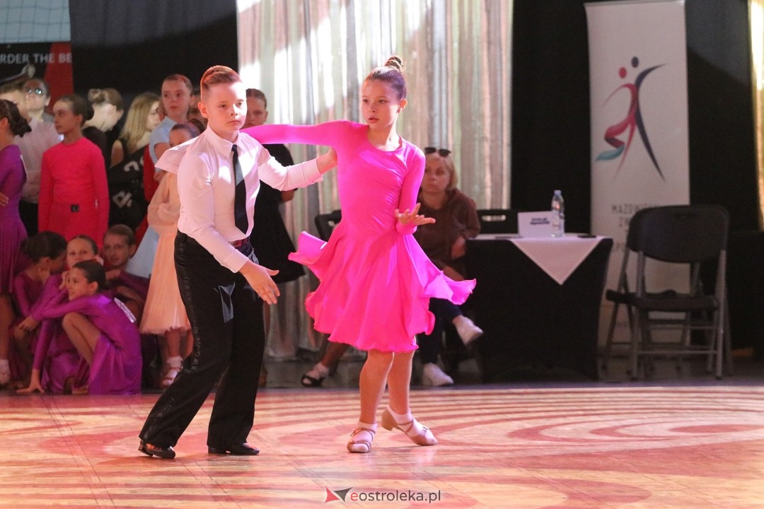 Turniej Tańca Towarzyskiego O Złotą Podwiązkę [4.10.2025] - zdjęcie #60 - eOstroleka.pl