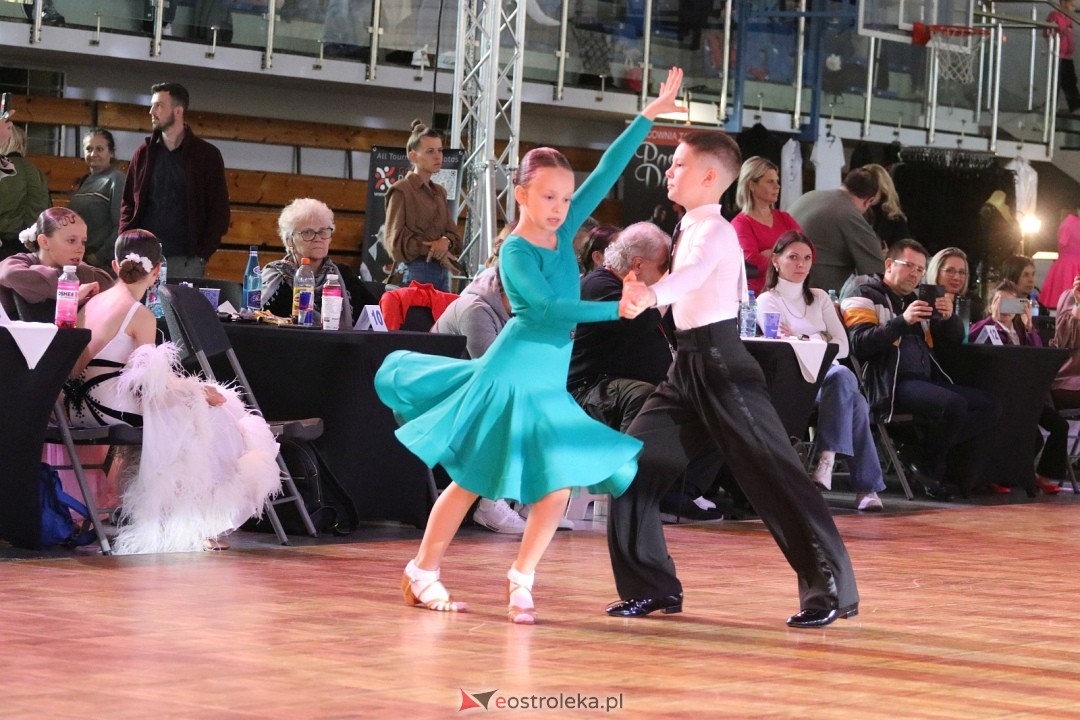 Turniej Tańca Towarzyskiego O Złotą Podwiązkę [4.10.2025] - zdjęcie #59 - eOstroleka.pl