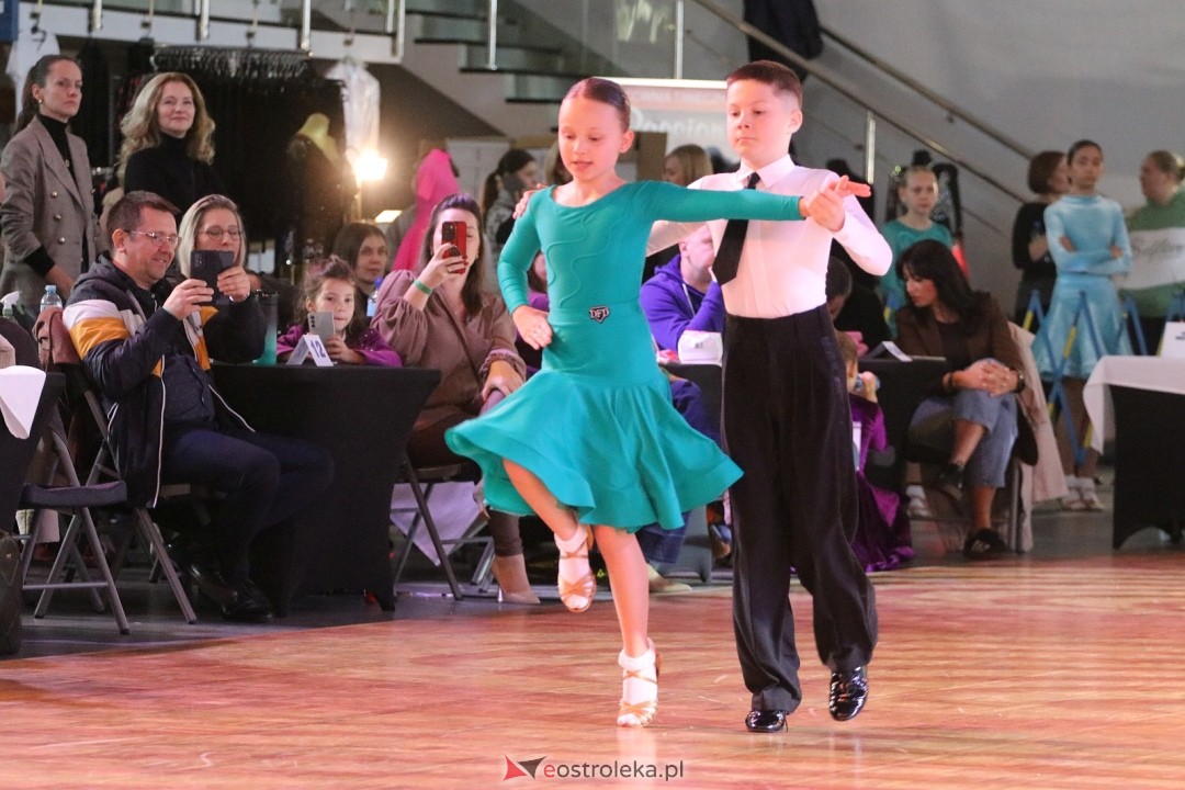 Turniej Tańca Towarzyskiego O Złotą Podwiązkę [4.10.2025] - zdjęcie #54 - eOstroleka.pl