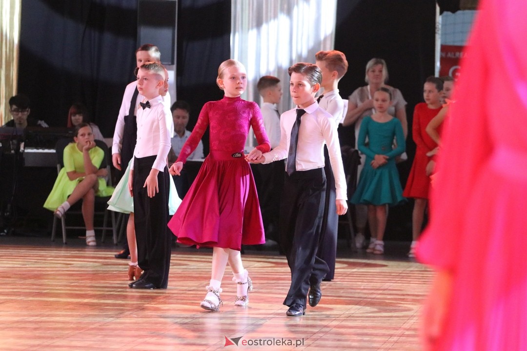 Turniej Tańca Towarzyskiego O Złotą Podwiązkę [4.10.2025] - zdjęcie #124 - eOstroleka.pl