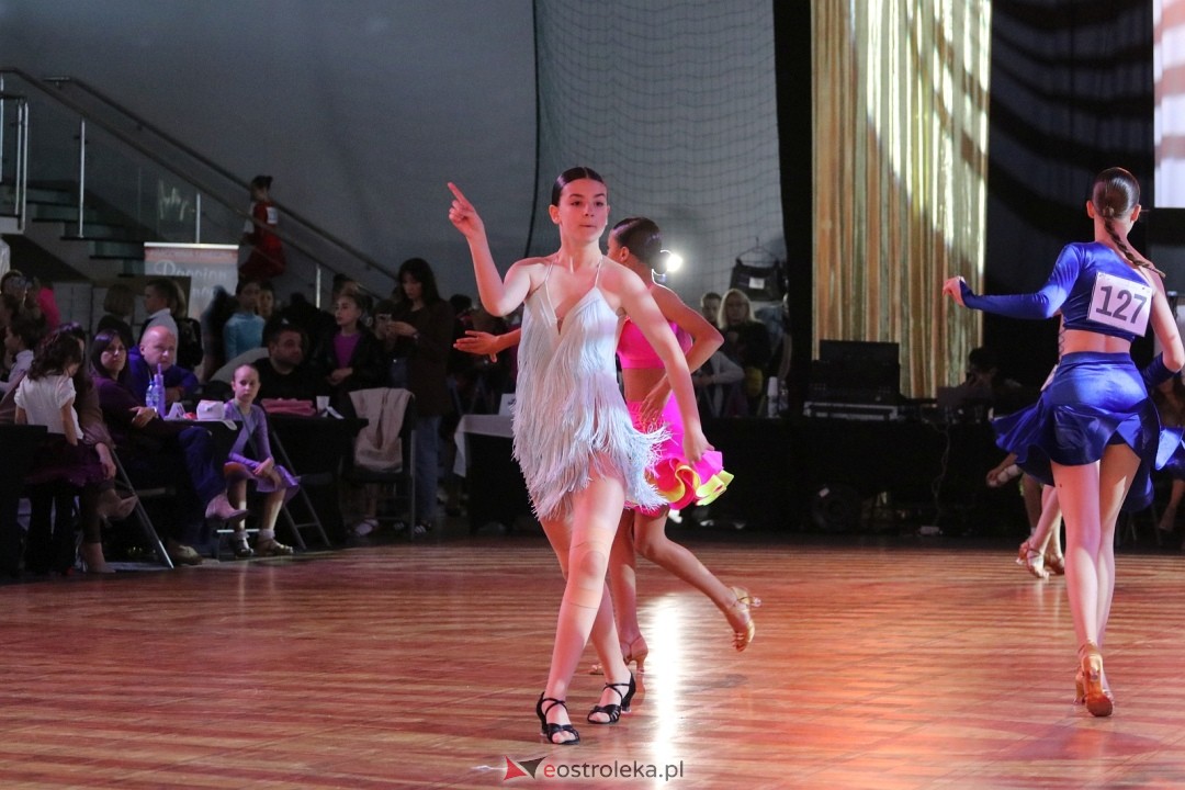 Turniej Tańca Towarzyskiego O Złotą Podwiązkę [4.10.2025] - zdjęcie #98 - eOstroleka.pl