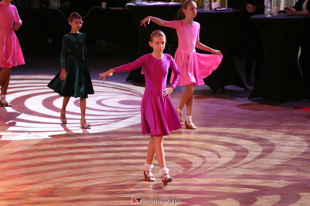 Turniej Tańca Towarzyskiego O Złotą Podwiązkę [4.10.2025] - zdjęcie #152 - eOstroleka.pl