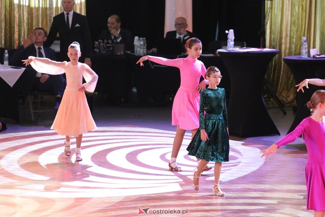Turniej Tańca Towarzyskiego O Złotą Podwiązkę [4.10.2025] - zdjęcie #151 - eOstroleka.pl