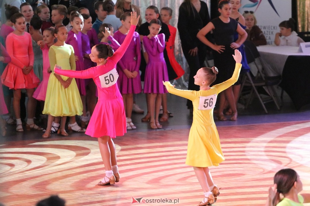 Turniej Tańca Towarzyskiego O Złotą Podwiązkę [4.10.2025] - zdjęcie #147 - eOstroleka.pl