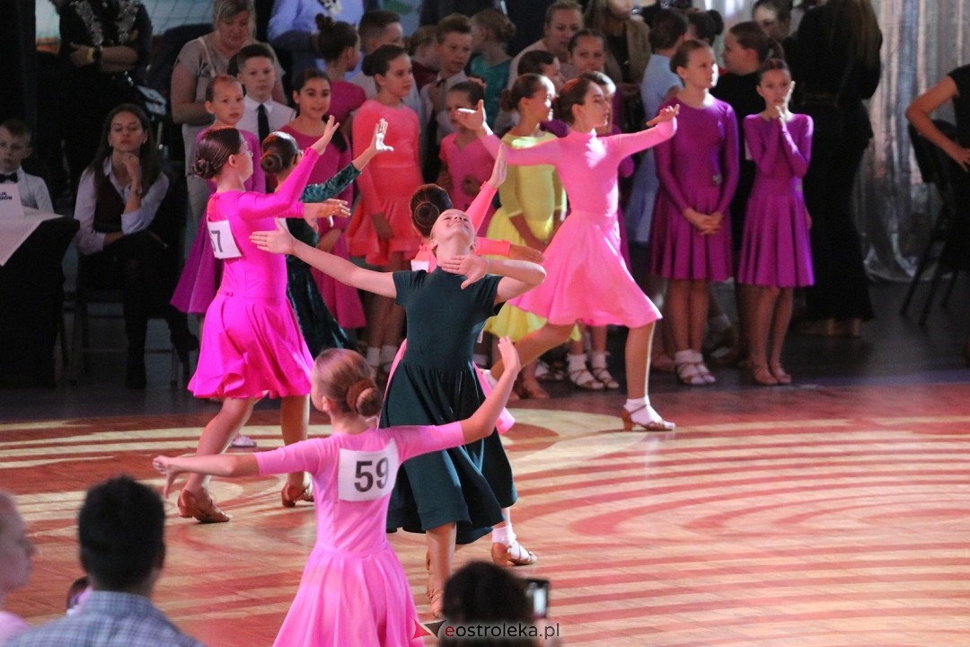 Turniej Tańca Towarzyskiego O Złotą Podwiązkę [4.10.2025] - zdjęcie #142 - eOstroleka.pl