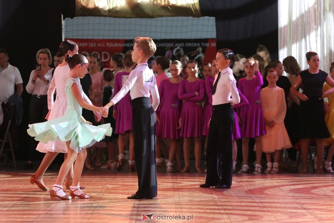 Turniej Tańca Towarzyskiego O Złotą Podwiązkę [4.10.2025] - zdjęcie #135 - eOstroleka.pl
