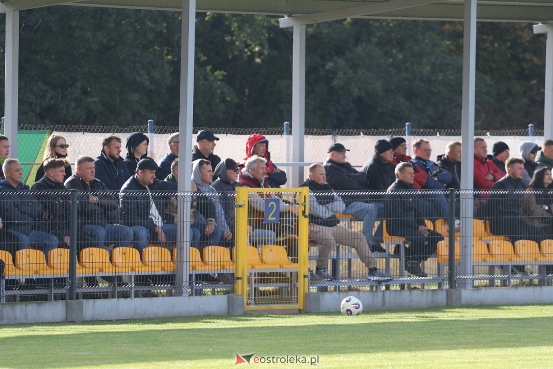 KS CK Troszyn - Legia II Warszawa [4.10.2025] - zdjęcie #10 - eOstroleka.pl
