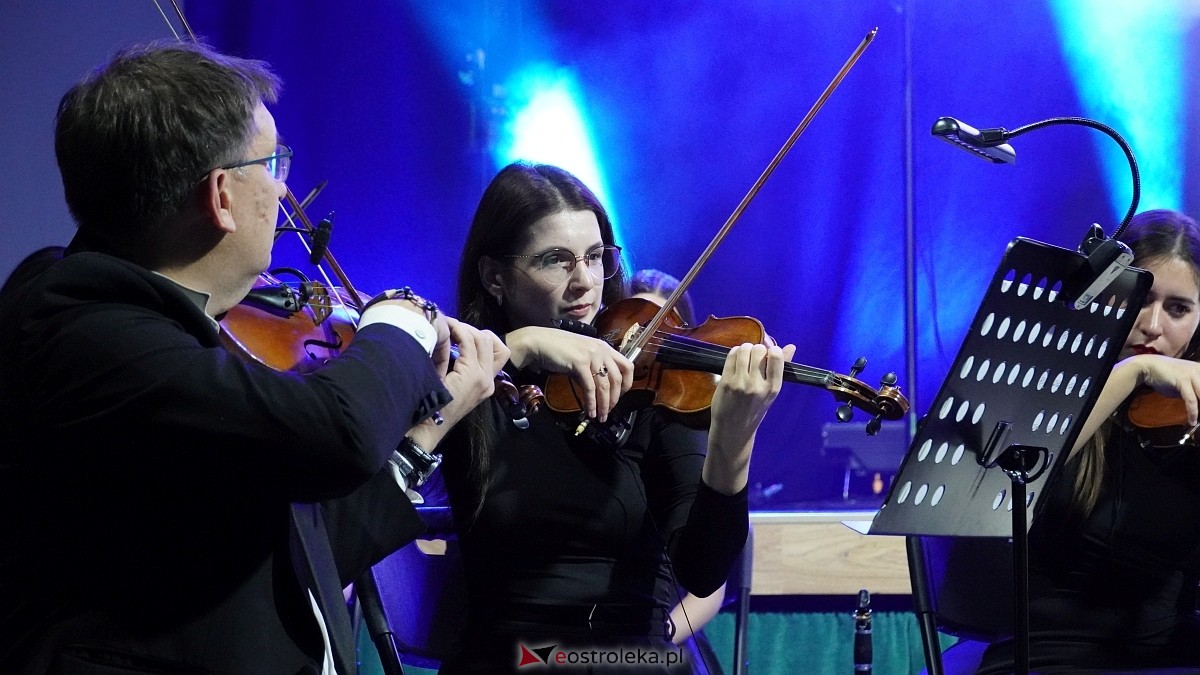 Koncert Pod Dachami Paryża [5.10.2025] - zdjęcie #63 - eOstroleka.pl