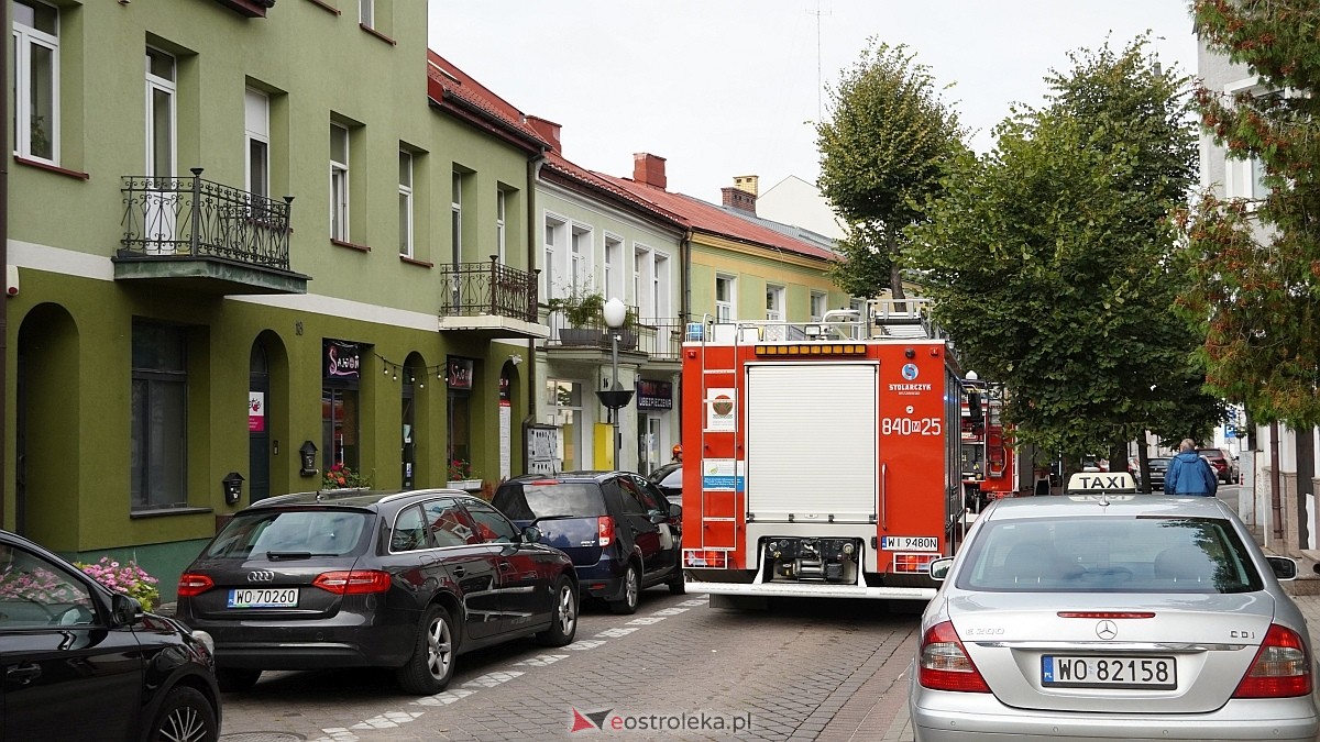 Akcja strażacka na deptaku w Ostrołęce [06.10.2025] - zdjęcie #9 - eOstroleka.pl