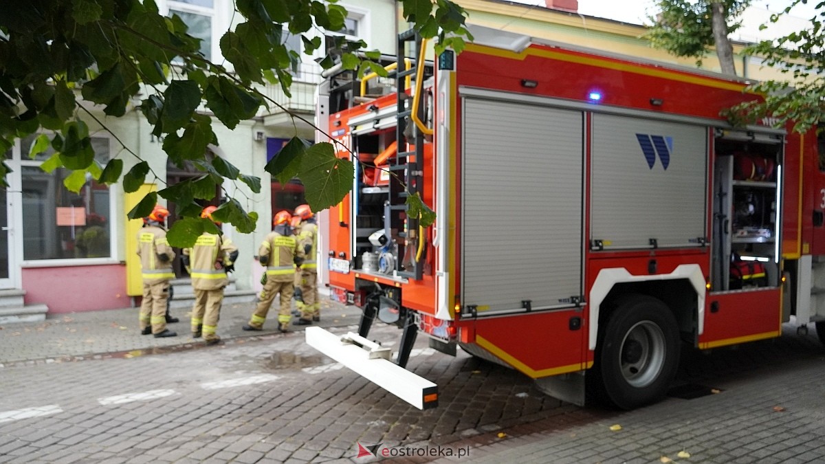 Akcja strażacka na deptaku w Ostrołęce [06.10.2025] - zdjęcie #2 - eOstroleka.pl