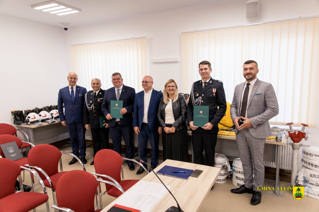 Nowoczesny sprzęt dla strażaków OSP w gminie Lelis [26.09.2025] - zdjęcie #21 - eOstroleka.pl