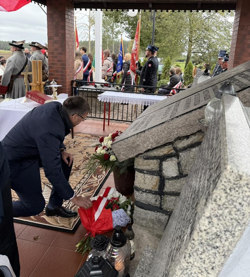 Uroczystości patriotyczne w Bandysiach [5.10.2025] - zdjęcie #6 - eOstroleka.pl