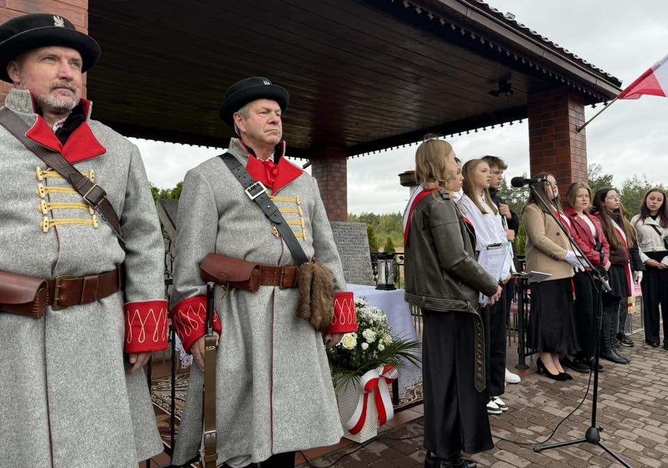 Uroczystości patriotyczne w Bandysiach [5.10.2025] - zdjęcie #2 - eOstroleka.pl