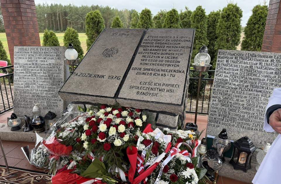 Uroczystości patriotyczne w Bandysiach [5.10.2025] - zdjęcie #1 - eOstroleka.pl