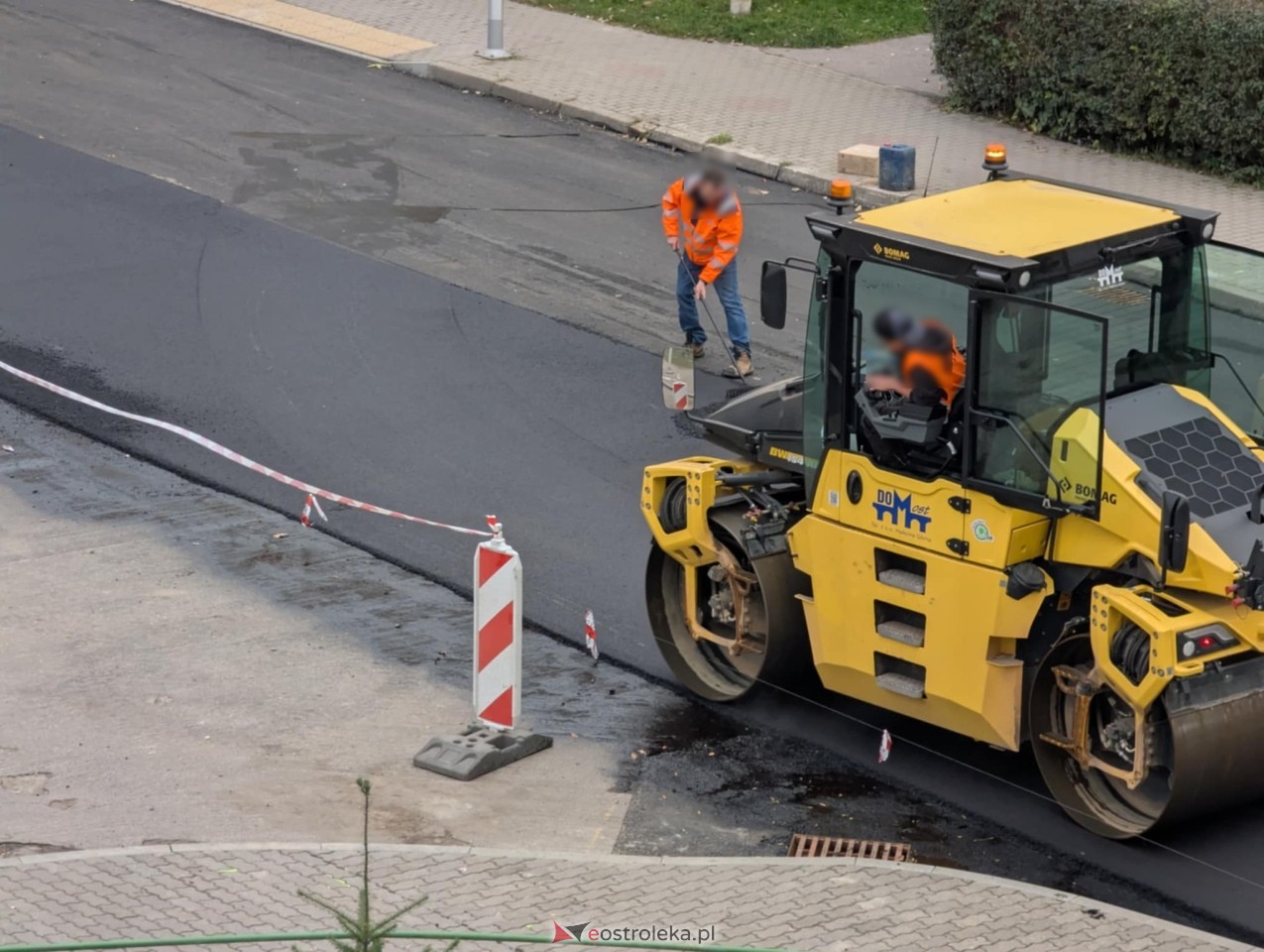 Układanie asfaltu przy Goworowskiej [6.10.2025] - zdjęcie #6 - eOstroleka.pl