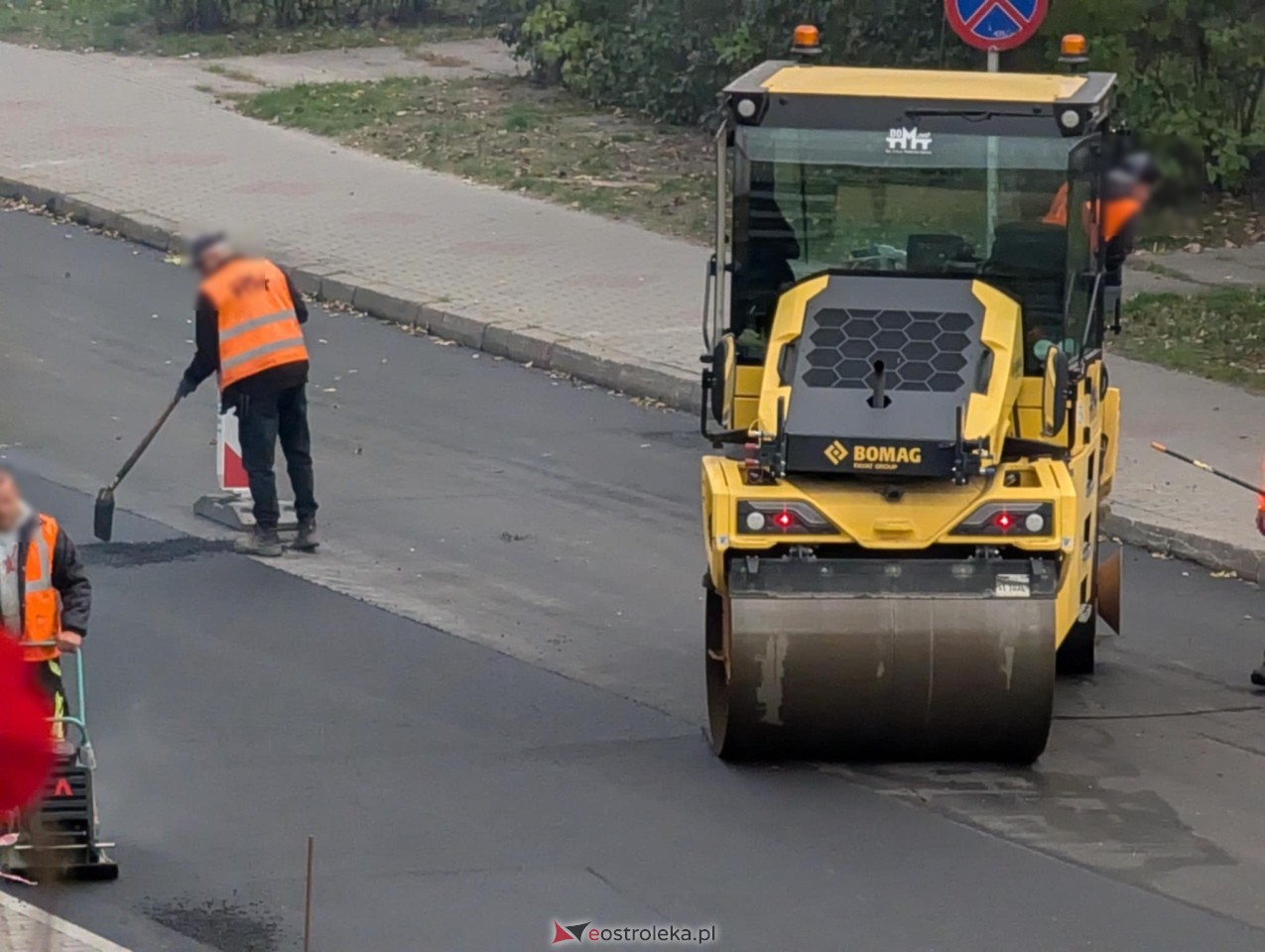 Układanie asfaltu przy Goworowskiej [6.10.2025] - zdjęcie #3 - eOstroleka.pl