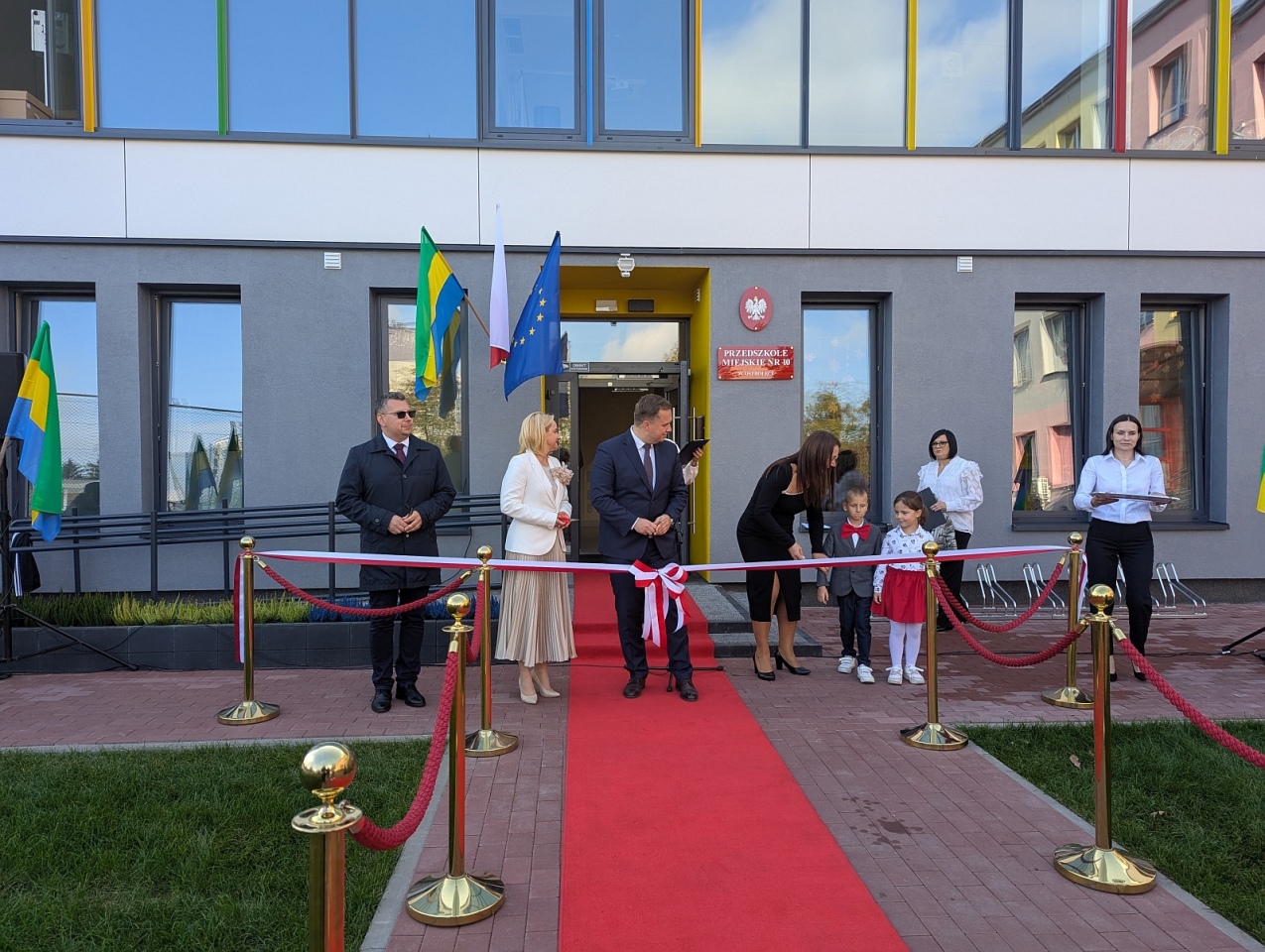 Uroczyste otwarcie przedszkola miejskiego nr 10 w Ostrołęce [7.10.2025] - zdjęcie #79 - eOstroleka.pl