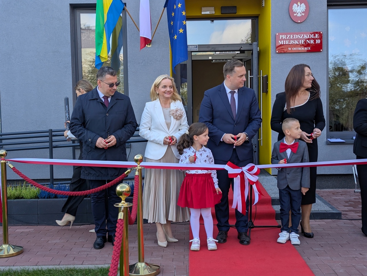 Uroczyste otwarcie przedszkola miejskiego nr 10 w Ostrołęce [7.10.2025] - zdjęcie #77 - eOstroleka.pl