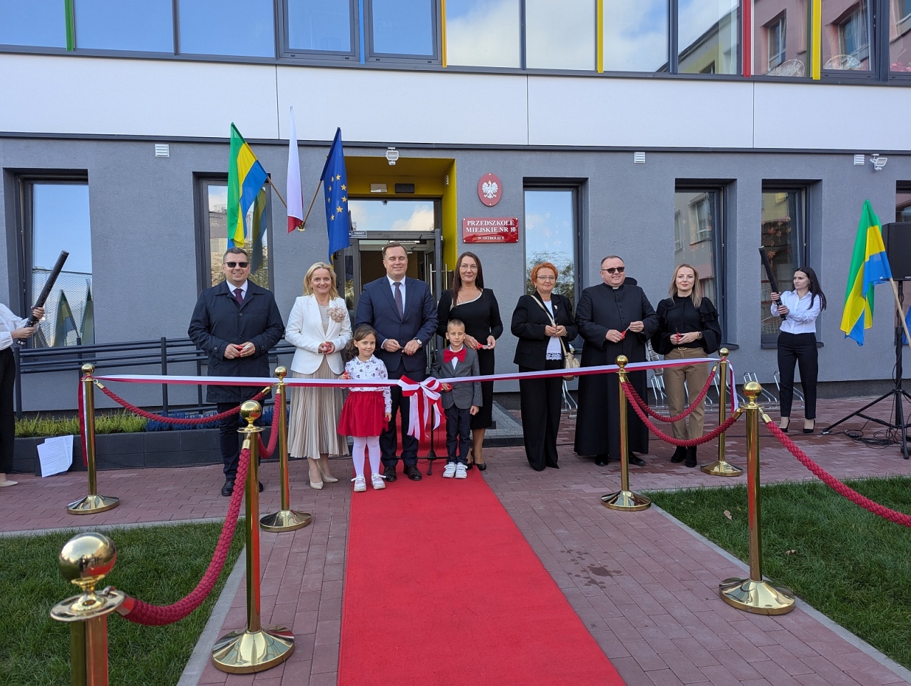 Uroczyste otwarcie przedszkola miejskiego nr 10 w Ostrołęce [7.10.2025] - zdjęcie #75 - eOstroleka.pl