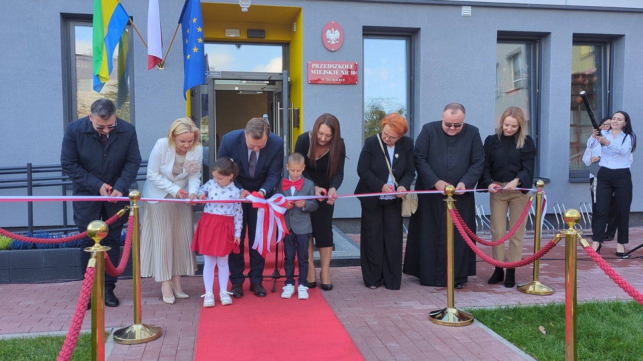 Uroczyste otwarcie przedszkola miejskiego nr 10 w Ostrołęce [7.10.2025] - zdjęcie #70 - eOstroleka.pl