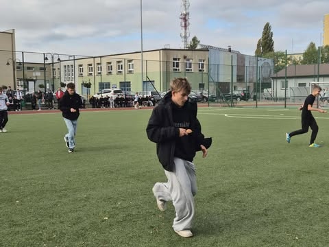 Otrzęsiny klas I w Zespole Szkół Zawodowych nr 1 w Ostrołęce [08.10.2025] - zdjęcie #14 - eOstroleka.pl