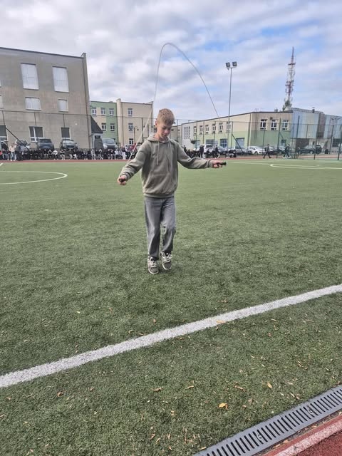 Otrzęsiny klas I w Zespole Szkół Zawodowych nr 1 w Ostrołęce [08.10.2025] - zdjęcie #10 - eOstroleka.pl