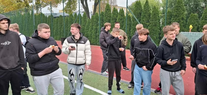 Otrzęsiny klas I w Zespole Szkół Zawodowych nr 1 w Ostrołęce [08.10.2025] - zdjęcie #5 - eOstroleka.pl