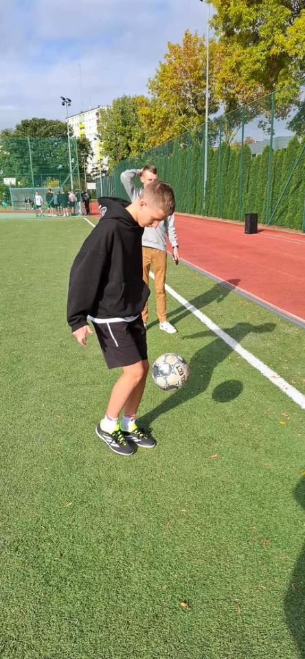 Otrzęsiny klas I w Zespole Szkół Zawodowych nr 1 w Ostrołęce [08.10.2025] - zdjęcie #1 - eOstroleka.pl