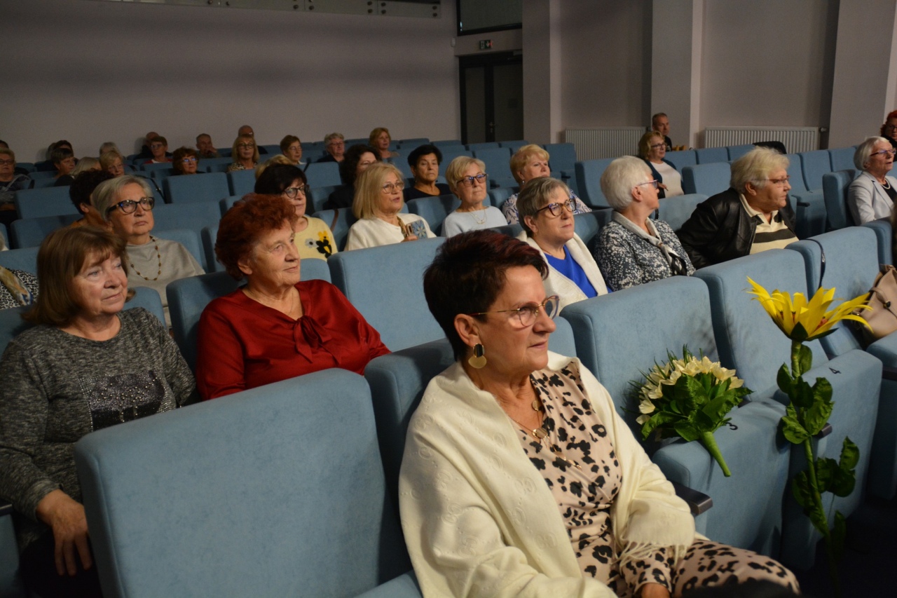 Inauguracja roku akademickiego Uniwersytetu Trzeciego Wieku w Kadzidle [08.10.2025] - zdjęcie #27 - eOstroleka.pl