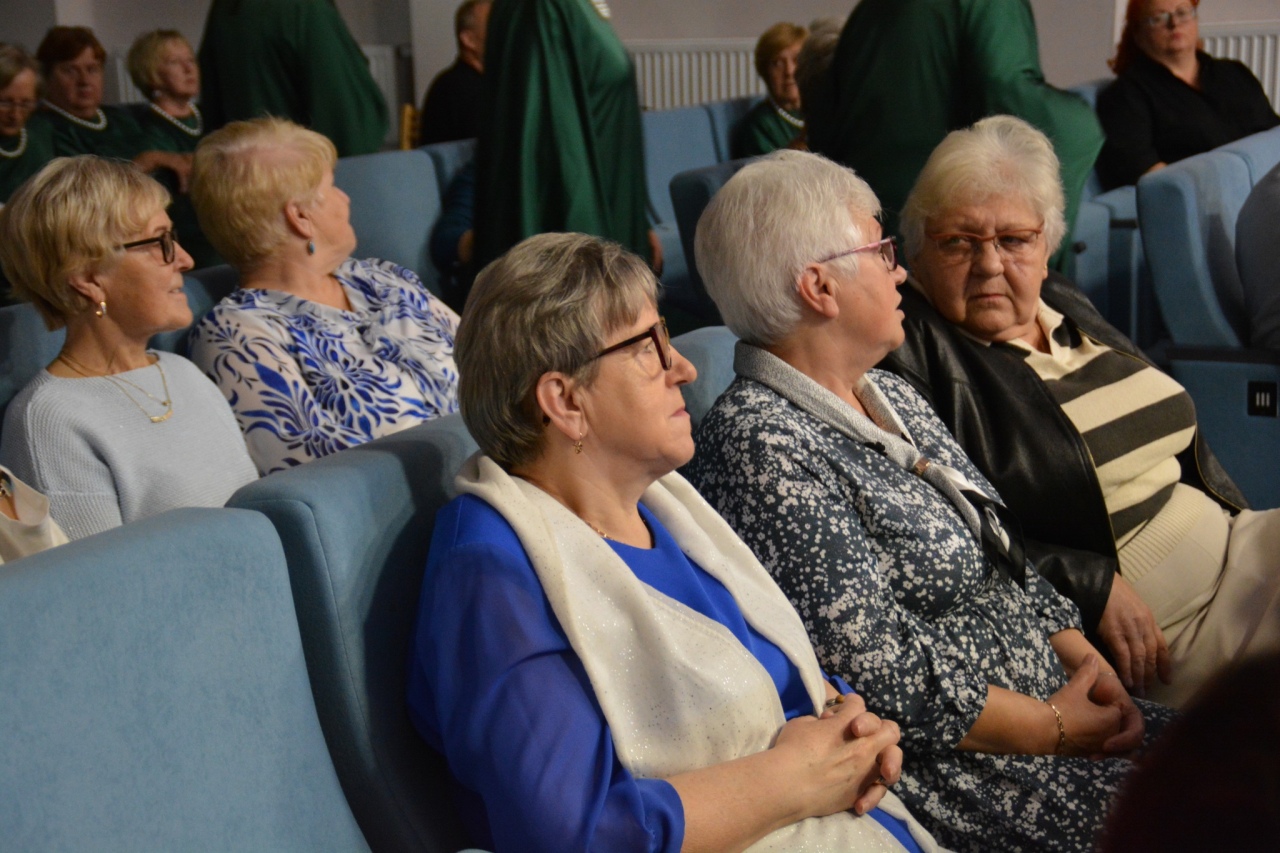 Inauguracja roku akademickiego Uniwersytetu Trzeciego Wieku w Kadzidle [08.10.2025] - zdjęcie #23 - eOstroleka.pl