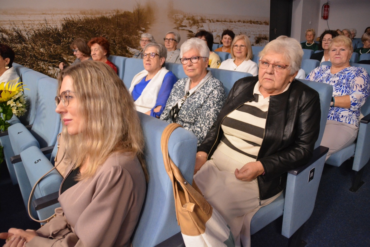 Inauguracja roku akademickiego Uniwersytetu Trzeciego Wieku w Kadzidle [08.10.2025] - zdjęcie #22 - eOstroleka.pl