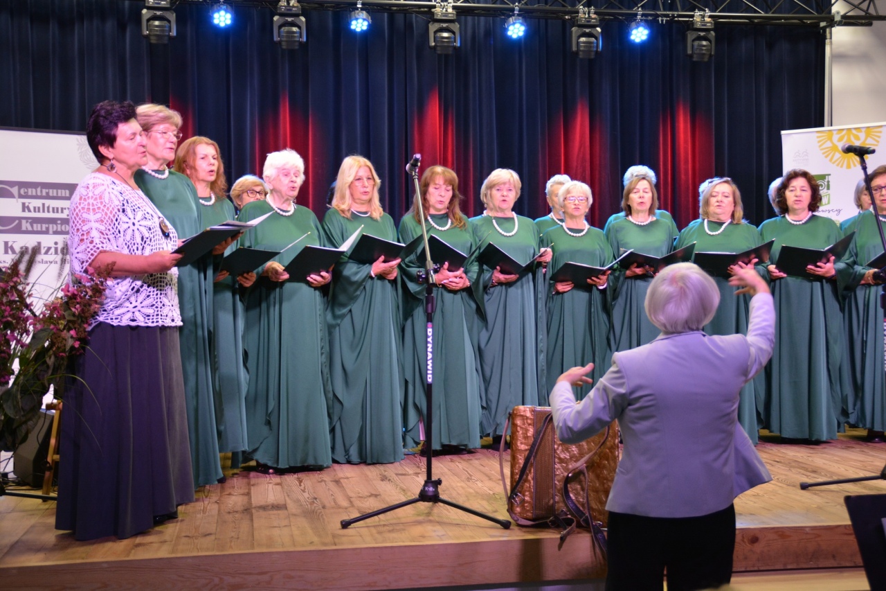 Inauguracja roku akademickiego Uniwersytetu Trzeciego Wieku w Kadzidle [08.10.2025] - zdjęcie #13 - eOstroleka.pl