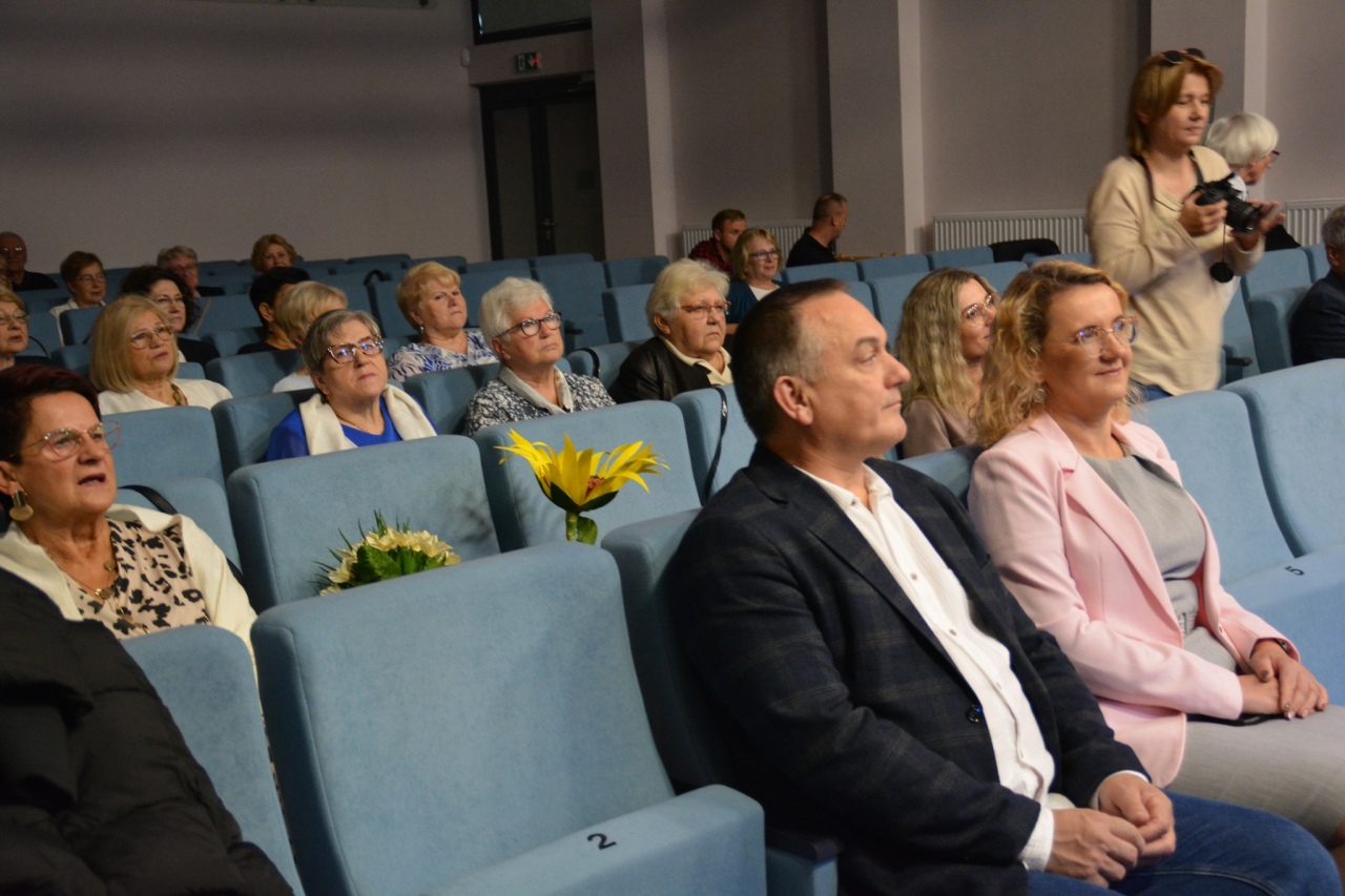 Inauguracja roku akademickiego Uniwersytetu Trzeciego Wieku w Kadzidle [08.10.2025] - zdjęcie #8 - eOstroleka.pl