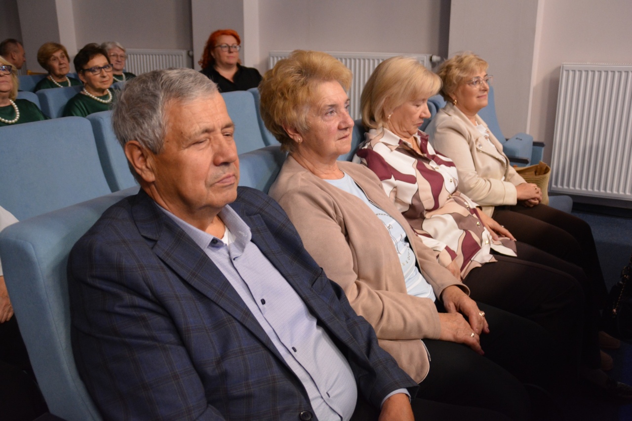 Inauguracja roku akademickiego Uniwersytetu Trzeciego Wieku w Kadzidle [08.10.2025] - zdjęcie #4 - eOstroleka.pl